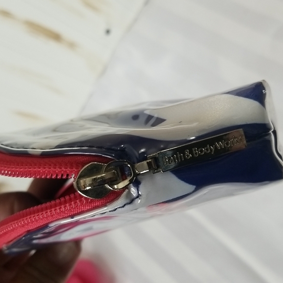 COSMETIC CASE SMALL WITH" KISS AND MAKEUP ON FRONT - Picture 7 of 8